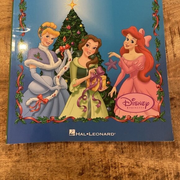 NEUF DISNEY'S PRINCESS CHRISTMAS ALBUM PARTITIONS PIANO VOCAL GUITAR - Picture 4 of 8